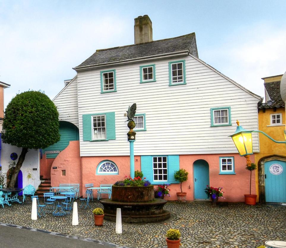 Portmeirion Village & Castell Deudraeth Porthmadog Exterior photo
