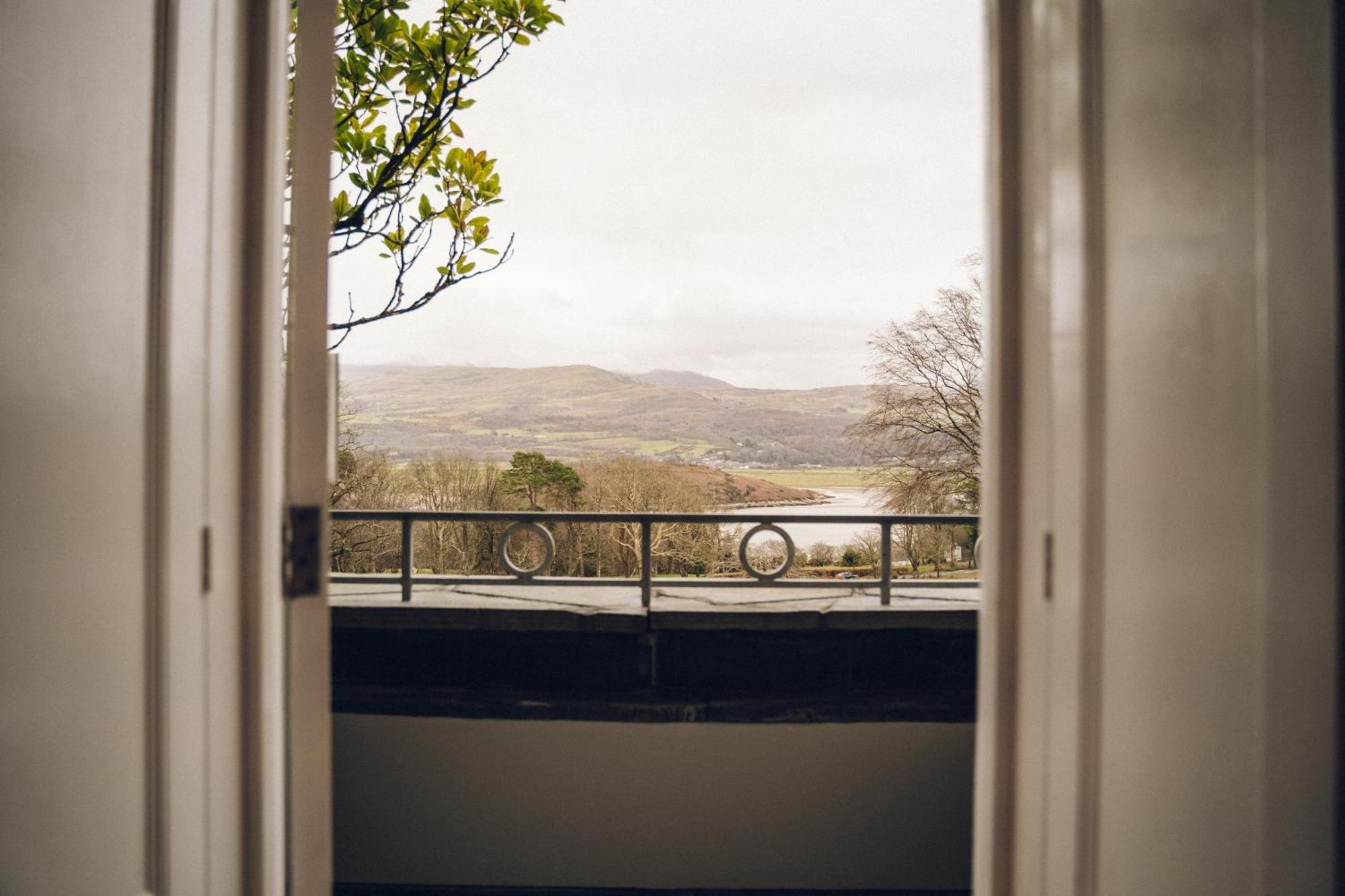 Portmeirion Village & Castell Deudraeth Porthmadog Exterior photo