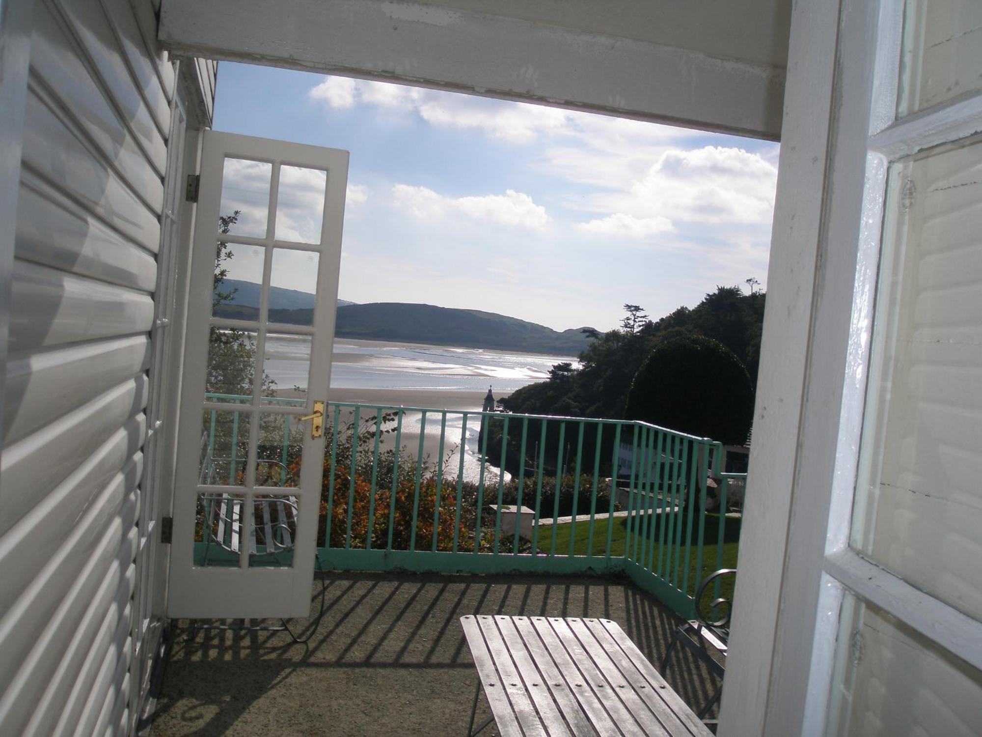Portmeirion Village & Castell Deudraeth Porthmadog Exterior photo
