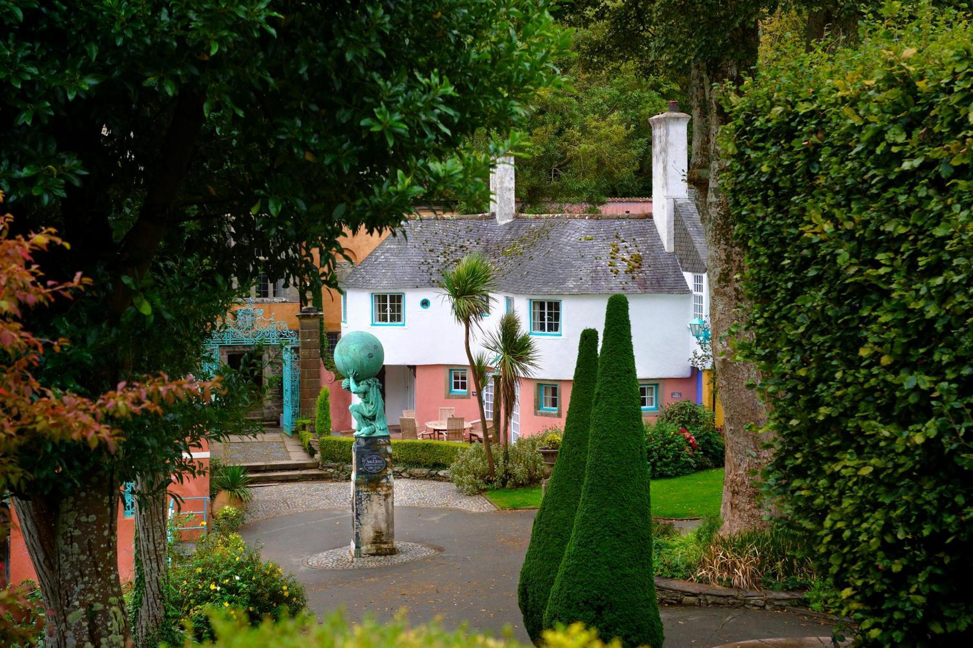 Portmeirion Village & Castell Deudraeth Porthmadog Exterior photo
